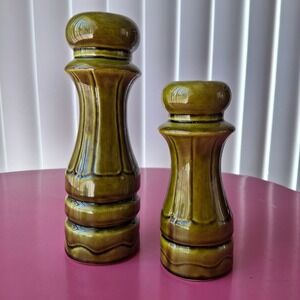 Treasure Craft Salt Pepper Shaker Olive Green MCM Ceramic Ribbed Set Vintage